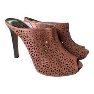 Vince Camuto‎ | Jaso Laser Cut | Peep Toe Mule Saddle Size 10